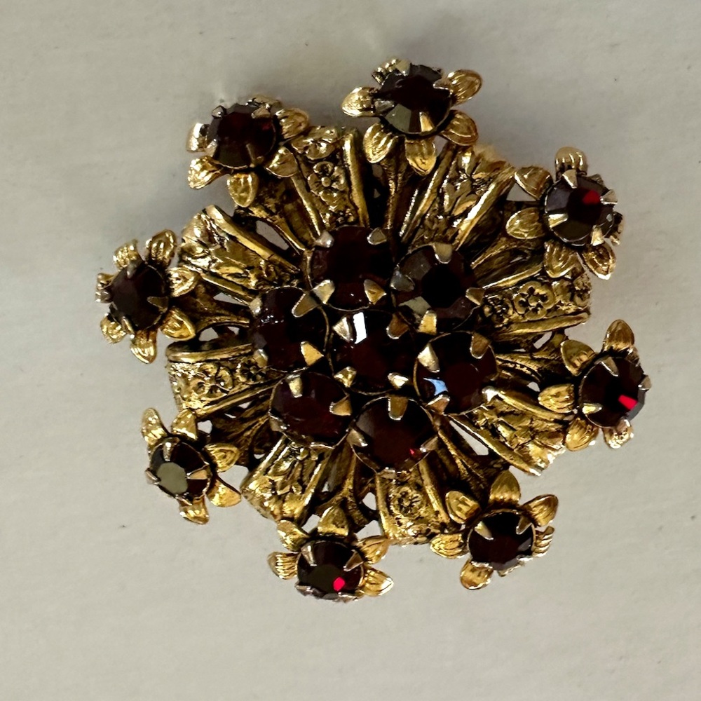 VINTAGE BRASS BRONZE RED GARNET GLASS FLOWER CLUSTER PENDANT BROOCH